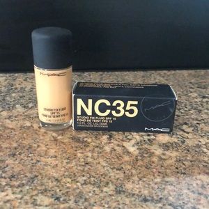 MAC Cosmetics NC35 Studio Fix Fluid SPF15 Liquid Foundation.